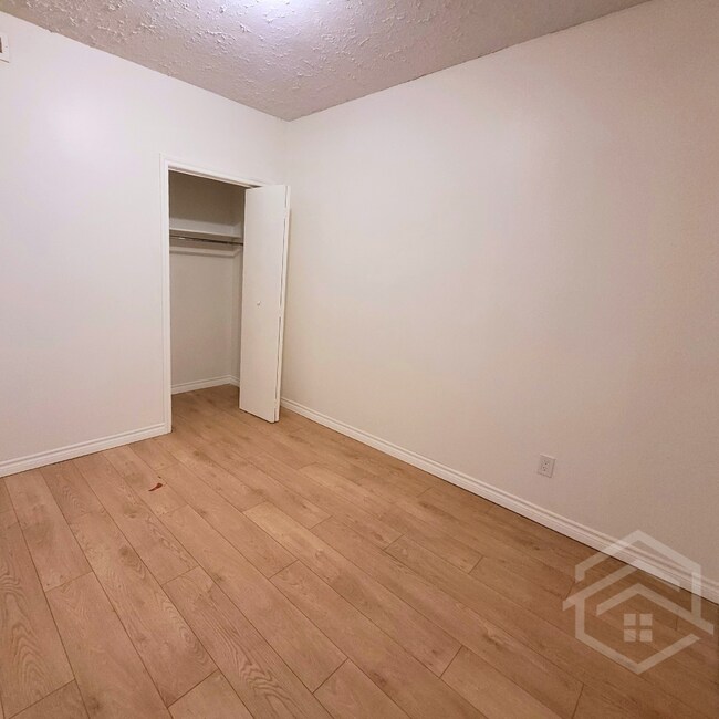 Photo du bâtiment - 2-Bedroom Apartment in the Heart of Woodstock!