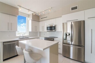 Building Photo - 1745 E Hallandale Beach Blvd