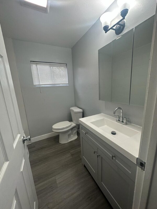 Foto del edificio - 16121 Clark Ave