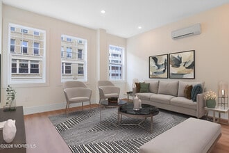 Building Photo - 527 Bangs Ave