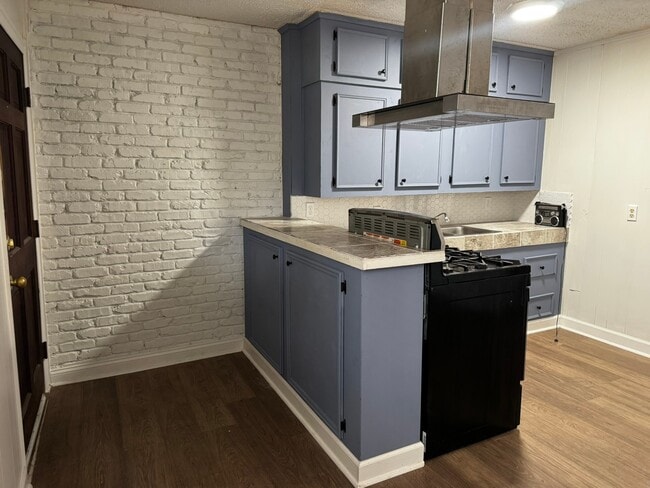 Building Photo - 5526 Stonewall St