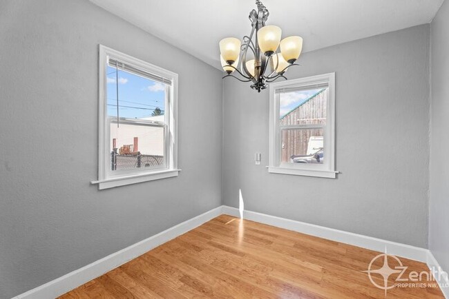 Building Photo - 427 I St
