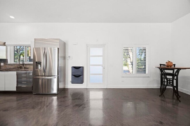 Foto del edificio - 930 NW 4th Ct