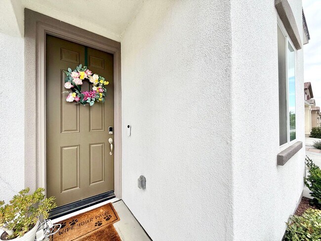 Foto del edificio - Modern 5 Bedroom 3 Bathroom Home in Tierra Del Sol with INCLUDED Solar & Low-Maintenance Living