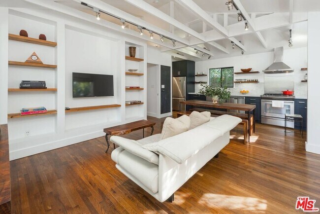 Foto del edificio - 704 Vernon Ave