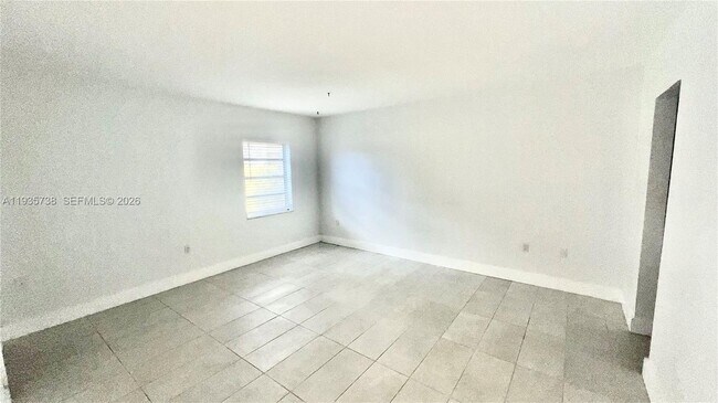 Foto del edificio - 8325 SW 72nd Ave