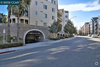 Building Photo - 1315 Alma Ave
