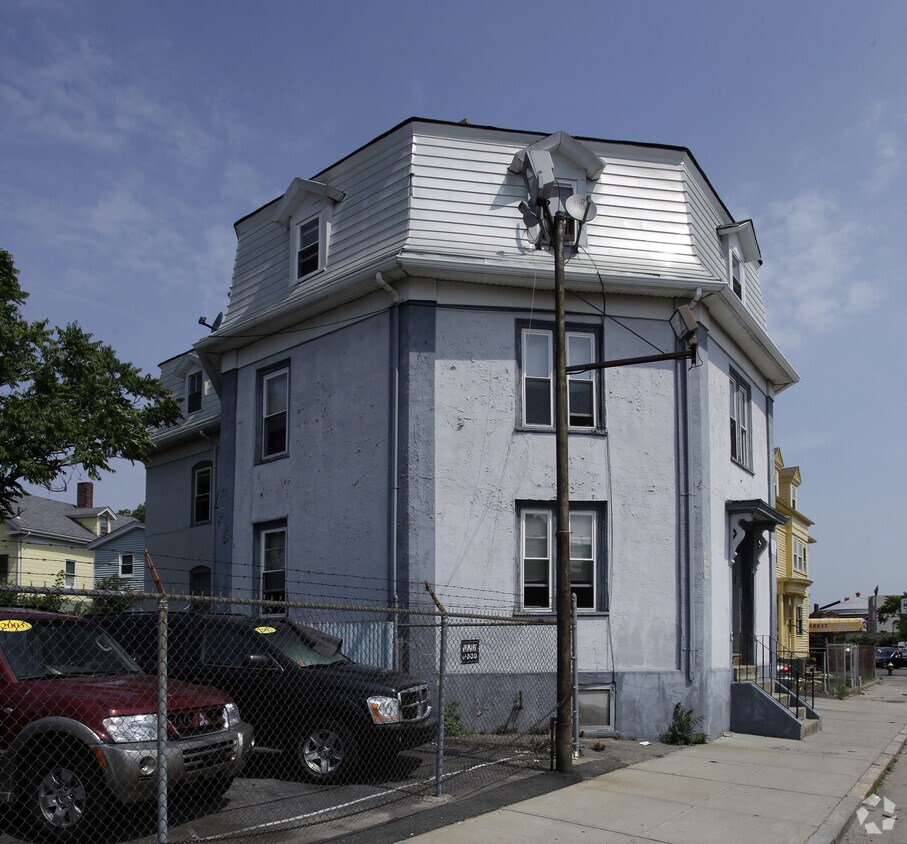 Building Photo - 63 Elmwood Ave