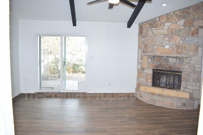 Building Photo - 7900 Lazy Brook Dr