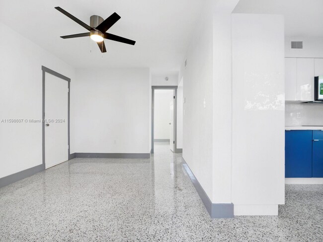 Foto del edificio - 121 NW 74th St