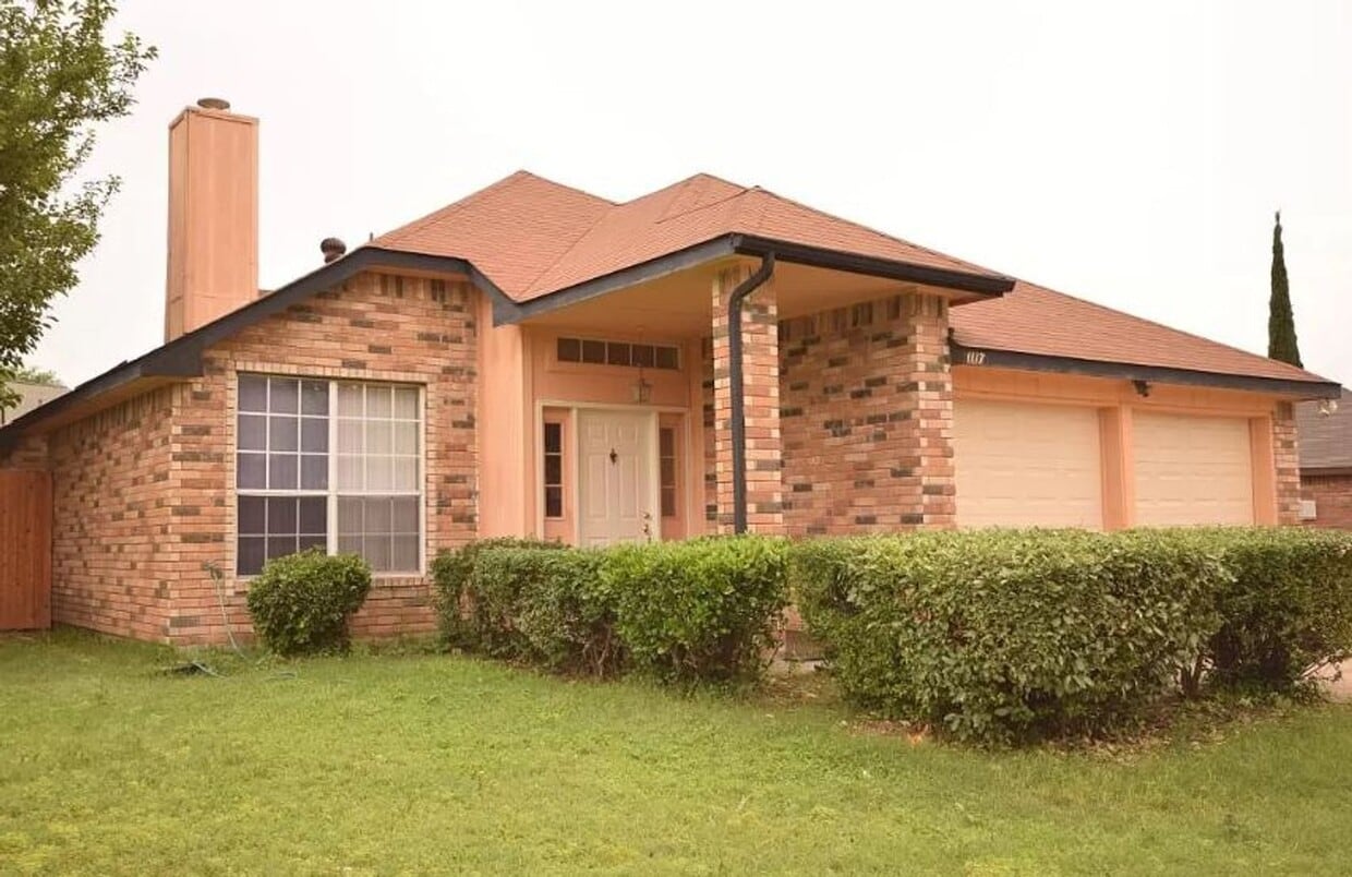 Primary Photo - 1117 Brewer Dr