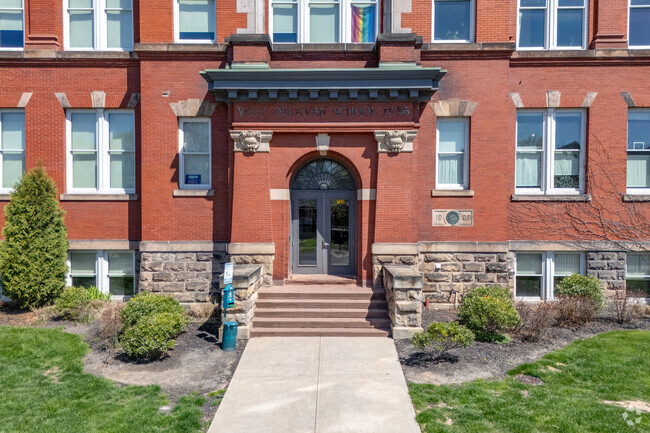 Building Photo - 722 W Delavan Ave