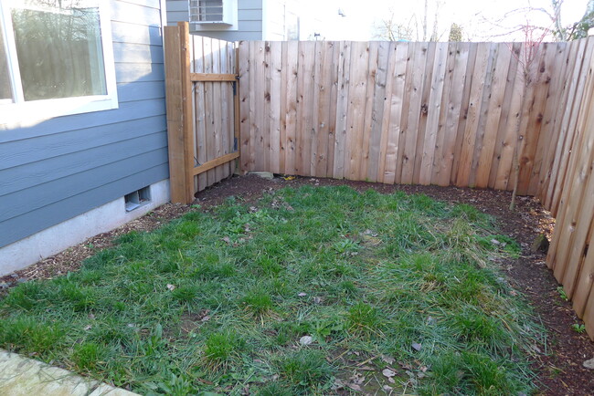 Fenced yard - 1136 R St