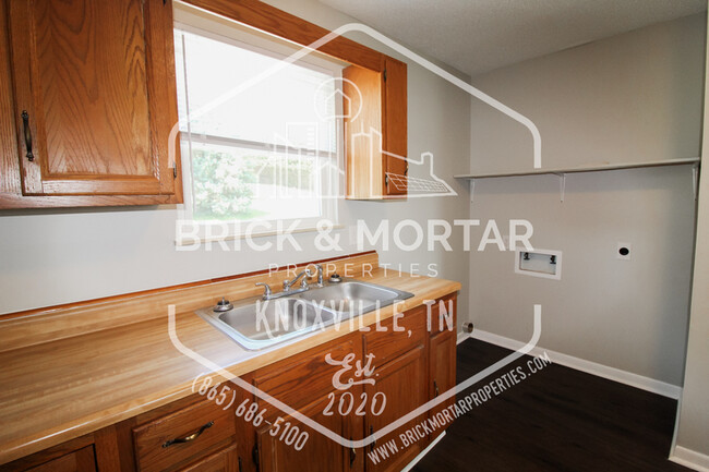 Building Photo - 1011 Clendenen Rd