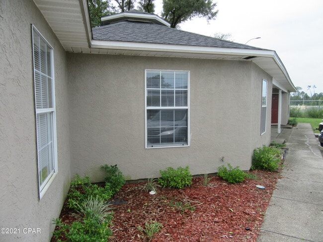 Building Photo - 1401 Gulf Ave