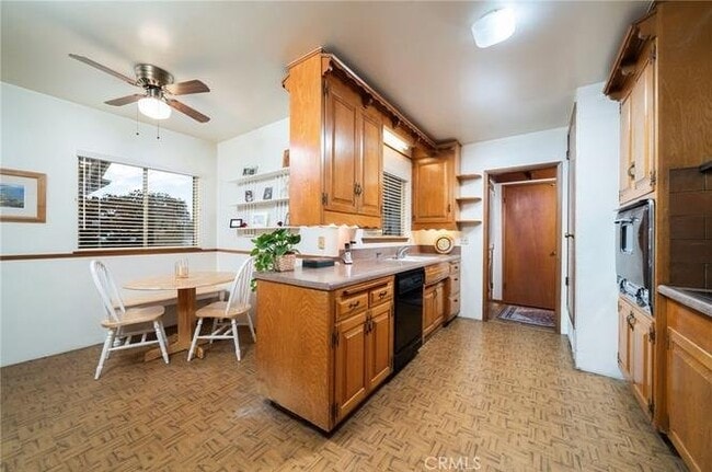 Building Photo - 549 California Dr