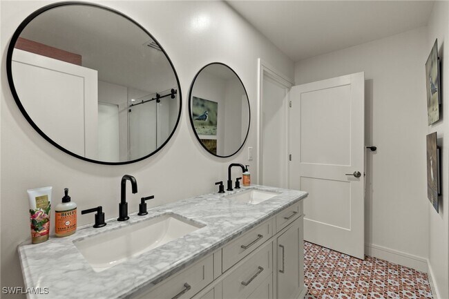 Foto del edificio - 26888 McLaughlin Blvd