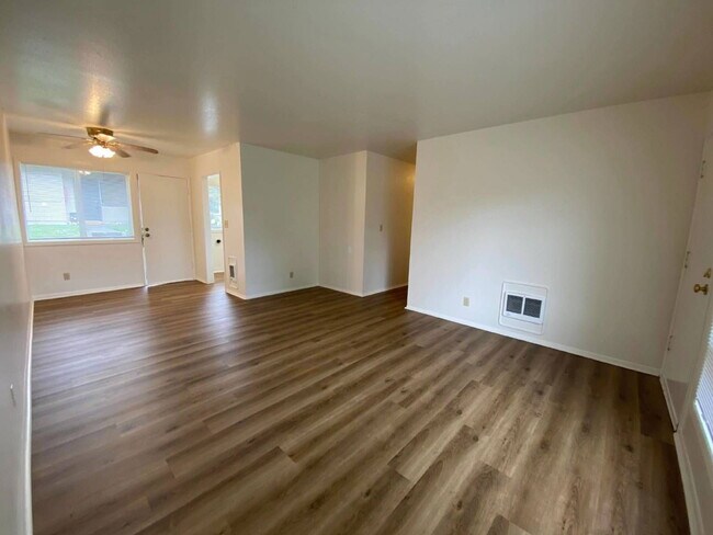 Foto del edificio - 755 NE Alameda Ave