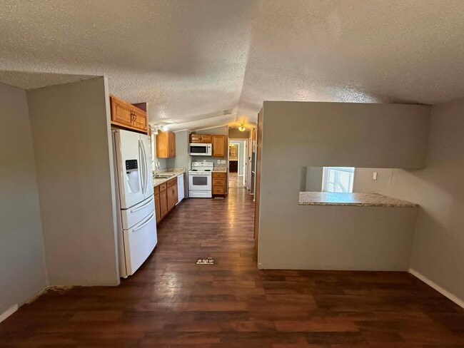 Building Photo - 2640 S Cottonwood Ln