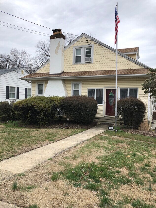 Primary Photo - 49 Evergreen Ave