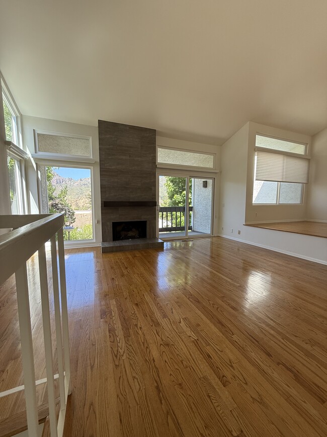 Building Photo - 1700 Palisades Dr