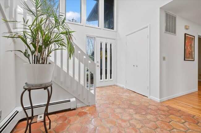 Foto del edificio - 693 Den Rd