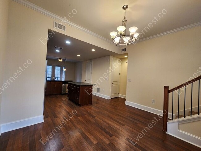 Building Photo - 702 Cosmopolitan Dr NE