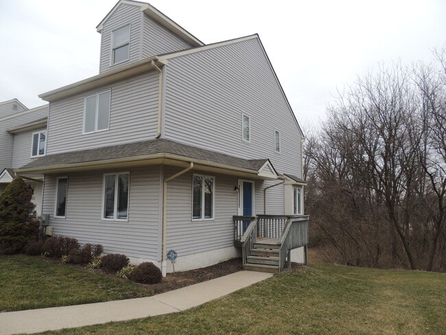 Building Photo - 404 Pinebrooke Cir