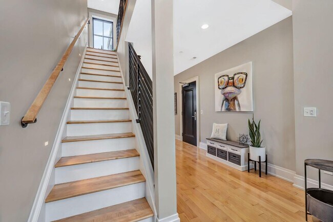 Photo - 131 W 15th St Apartments