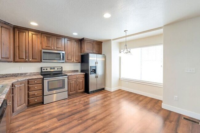 Foto del edificio - Gorgeous Provo Townhome