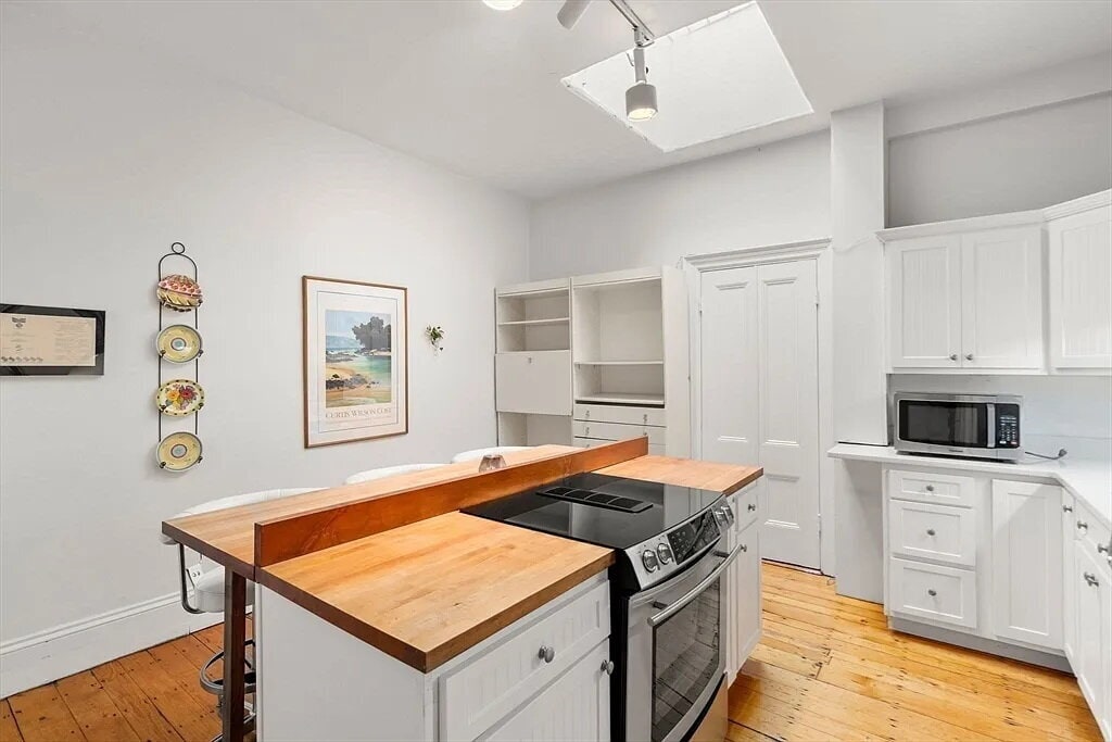 Primary Photo - "Chic 1-Bed Oasis with Pool & Central Vacu...