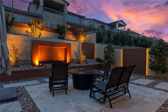 Building Photo - 393 Robledo St