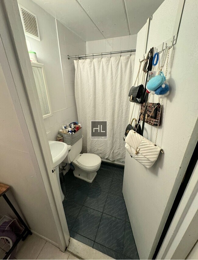 Building Photo - 47 AVENUE