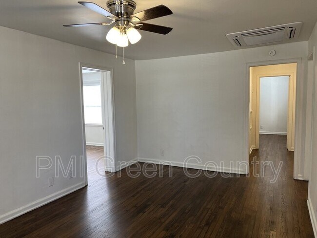 Foto del edificio - 3930 E 1st St