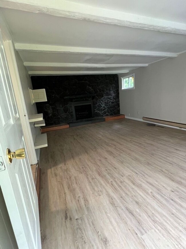 Foto del edificio - Spacious and Freshly Remodeled in Ritenour...