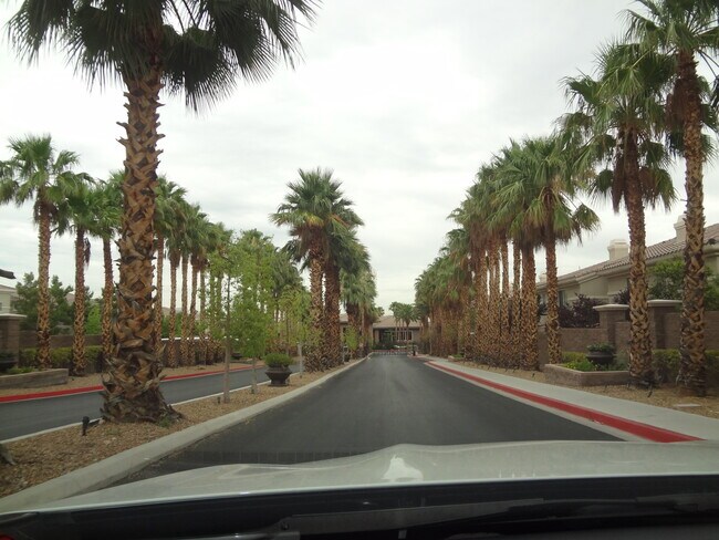 Foto del edificio - 9050 W Warm Springs Rd