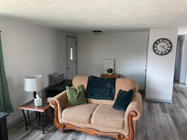Living room entry - 808 Burt St