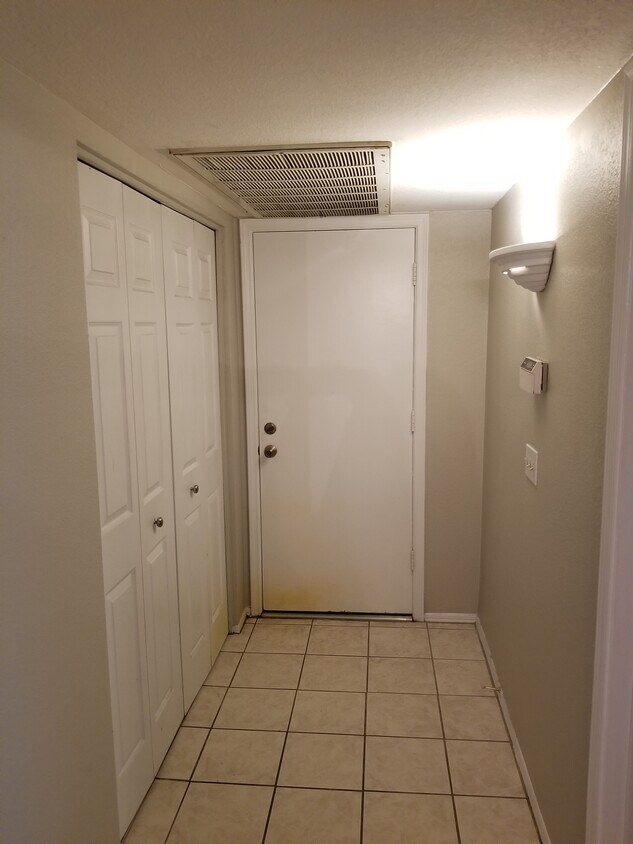 Primary Photo - 8888 N 47th Ave