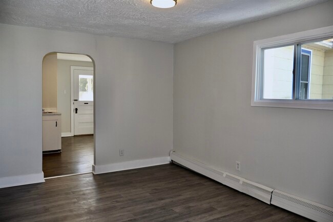 Building Photo - 39 Mead St