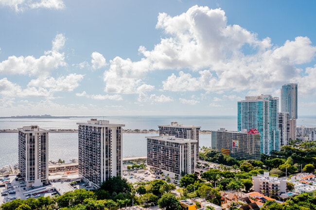 Foto del edificio - 1925 Brickell Ave