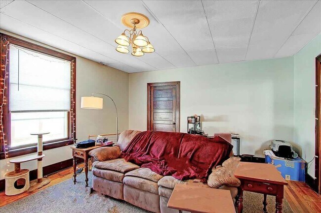 Sala de estar - 137 E Court St