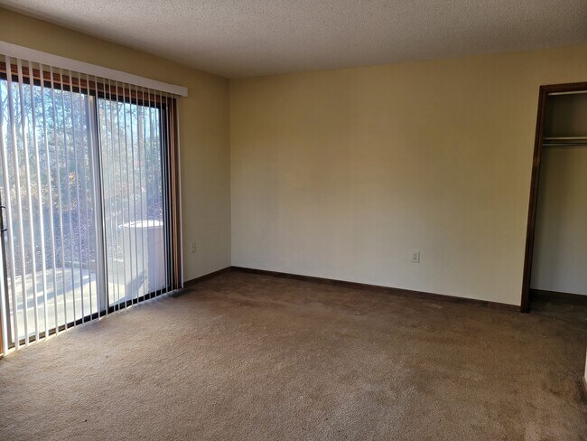 Living Room - 1626 Davis Creek Rd