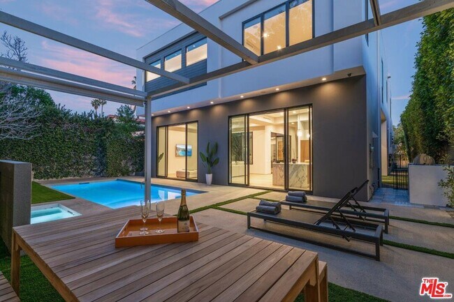 Foto del edificio - 429 N KINGS Rd