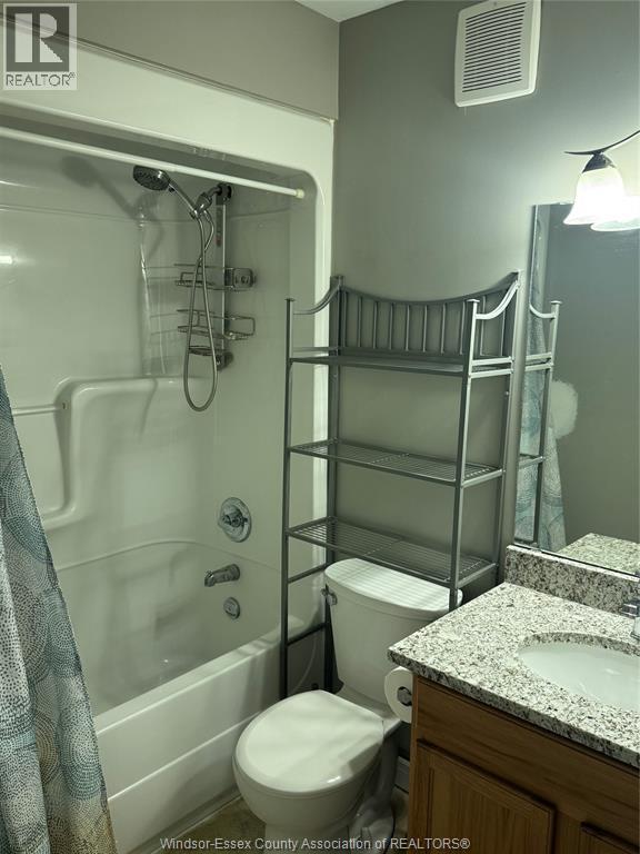 Photo du bâtiment - 5000 Wyandotte St E