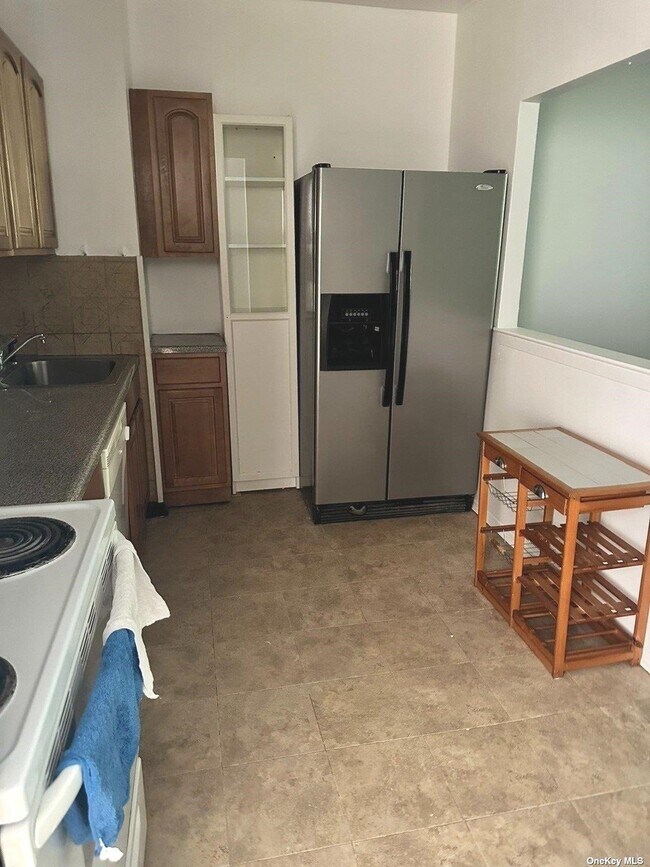 Foto del edificio - 13-35-35 Bell Blvd