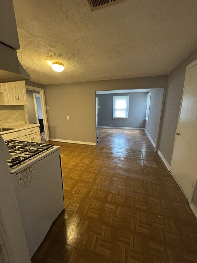 Foto del edificio - Charming three-bedroom property located in...