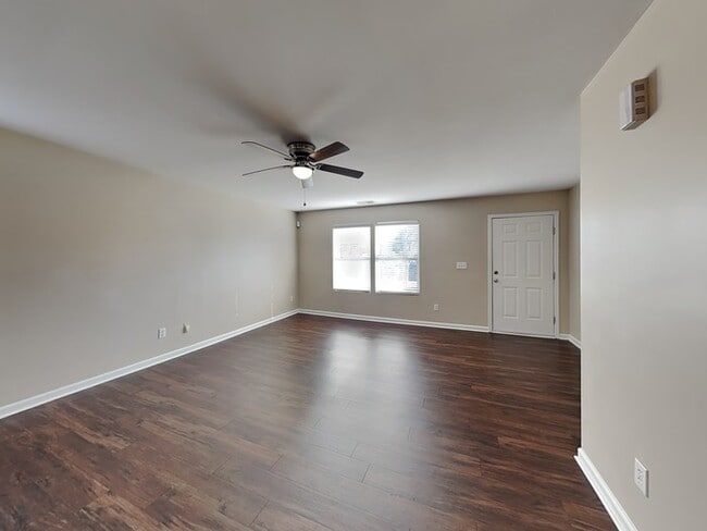 Building Photo - 142 W Cavendish Dr