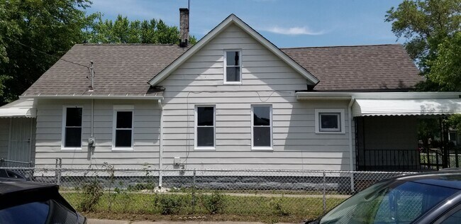 Foto del edificio - Clark/Fulton - 4 bed/1 bath - Single Family Home