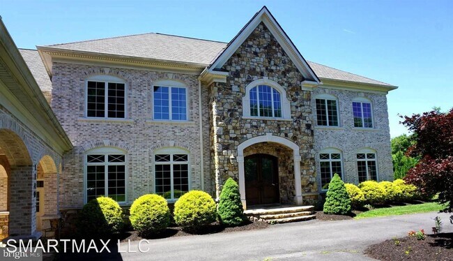 Building Photo - 6 br, 6.5 bath House - 1140 Bob O Link Cir