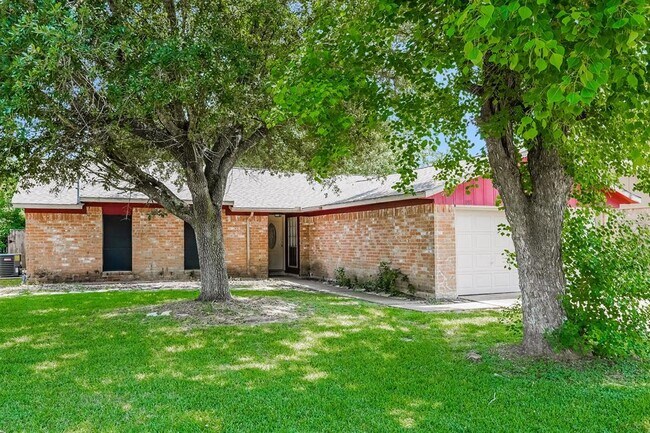 Foto del edificio - 7411 Neal Ridge Dr
